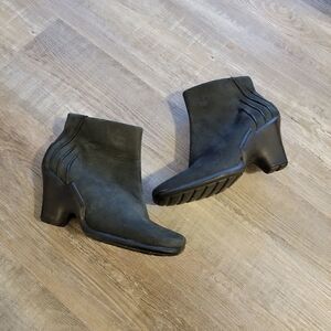 Timberland Women's side zip Bootie Grey size 7.5